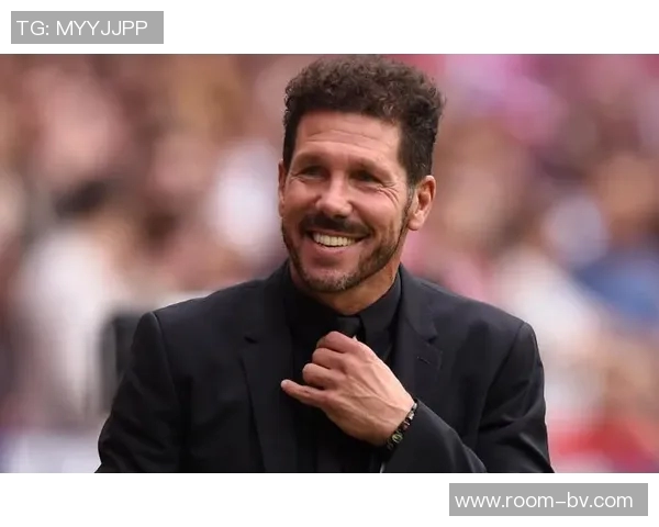 马德里竞技主帅西蒙尼获2025年金足奖传奇荣誉称号